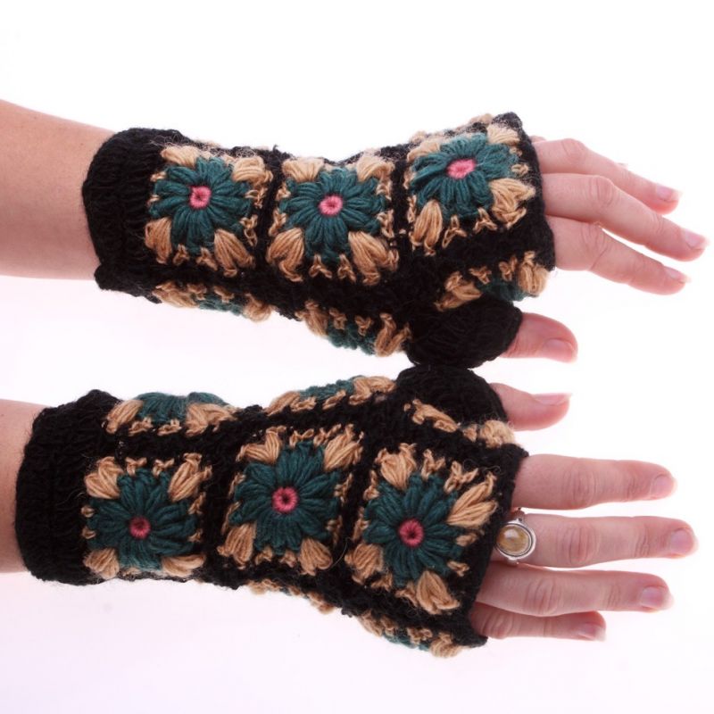Woolen fingerless gloves Jendela Pokhara Nepal