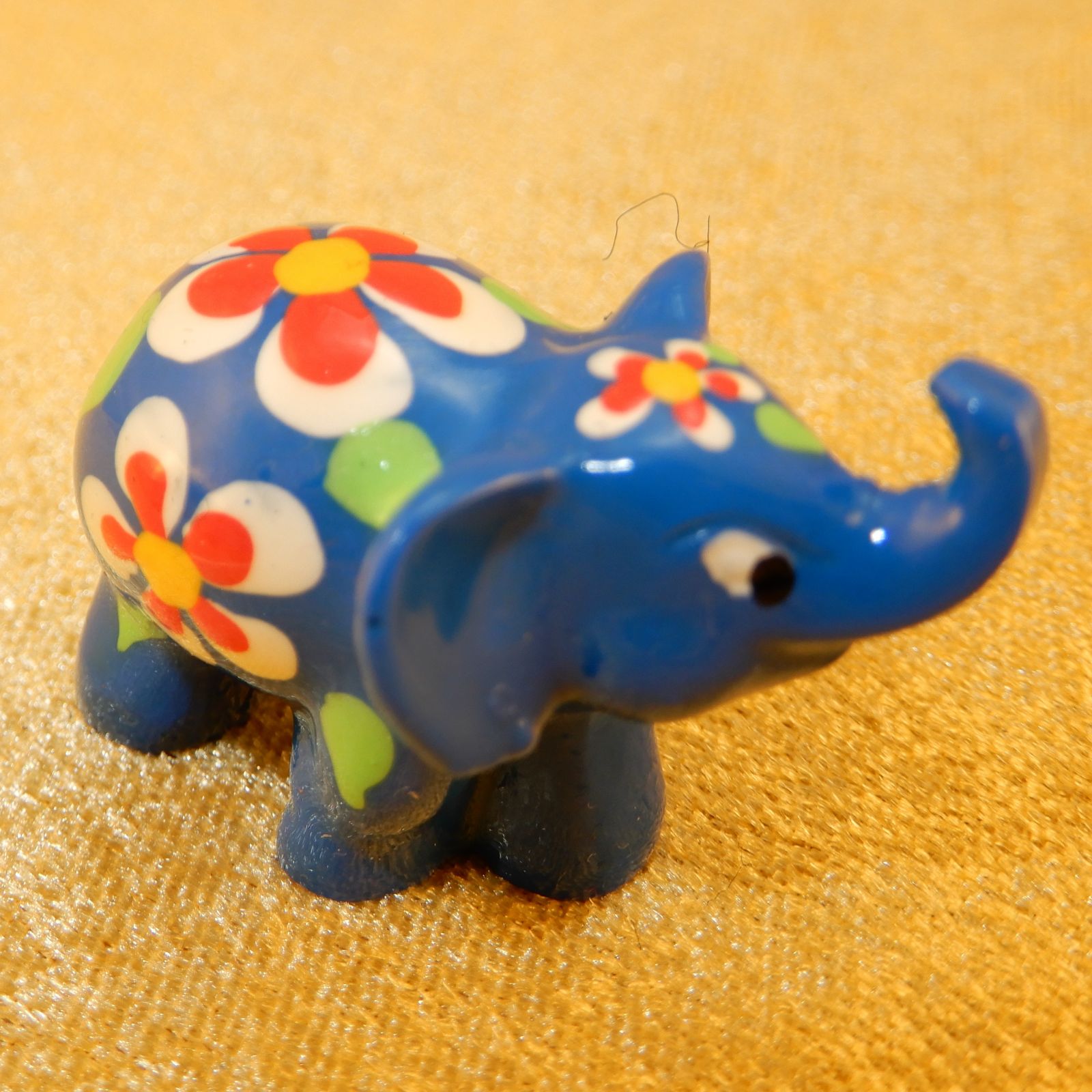 Hand-painted elephant statuette Atas Biru