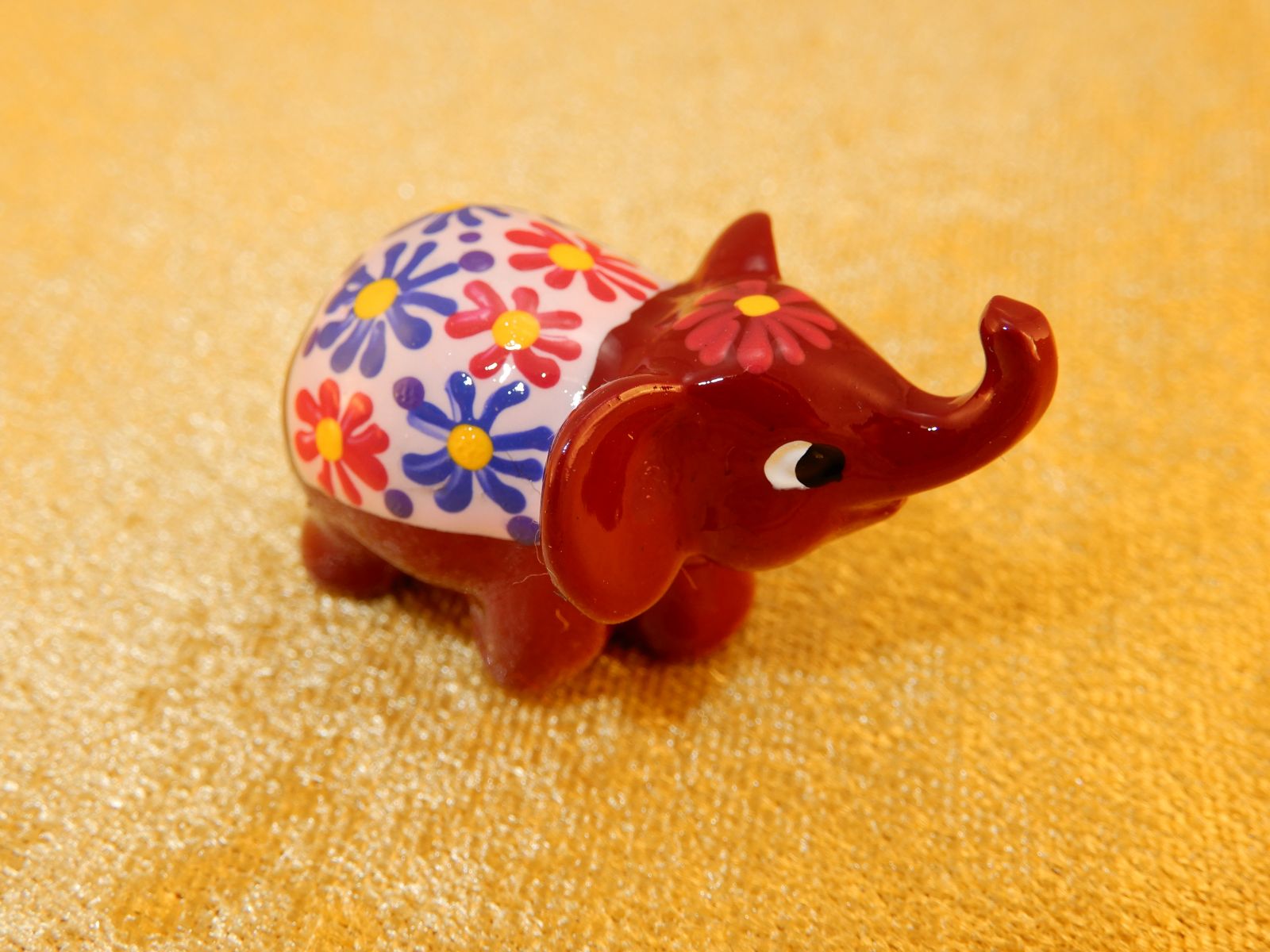 Hand-painted elephant statuette Atas Merah