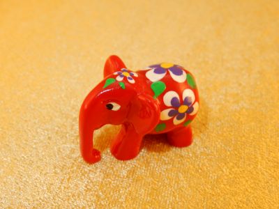 Hand-painted elephant statuette Bawah Merah