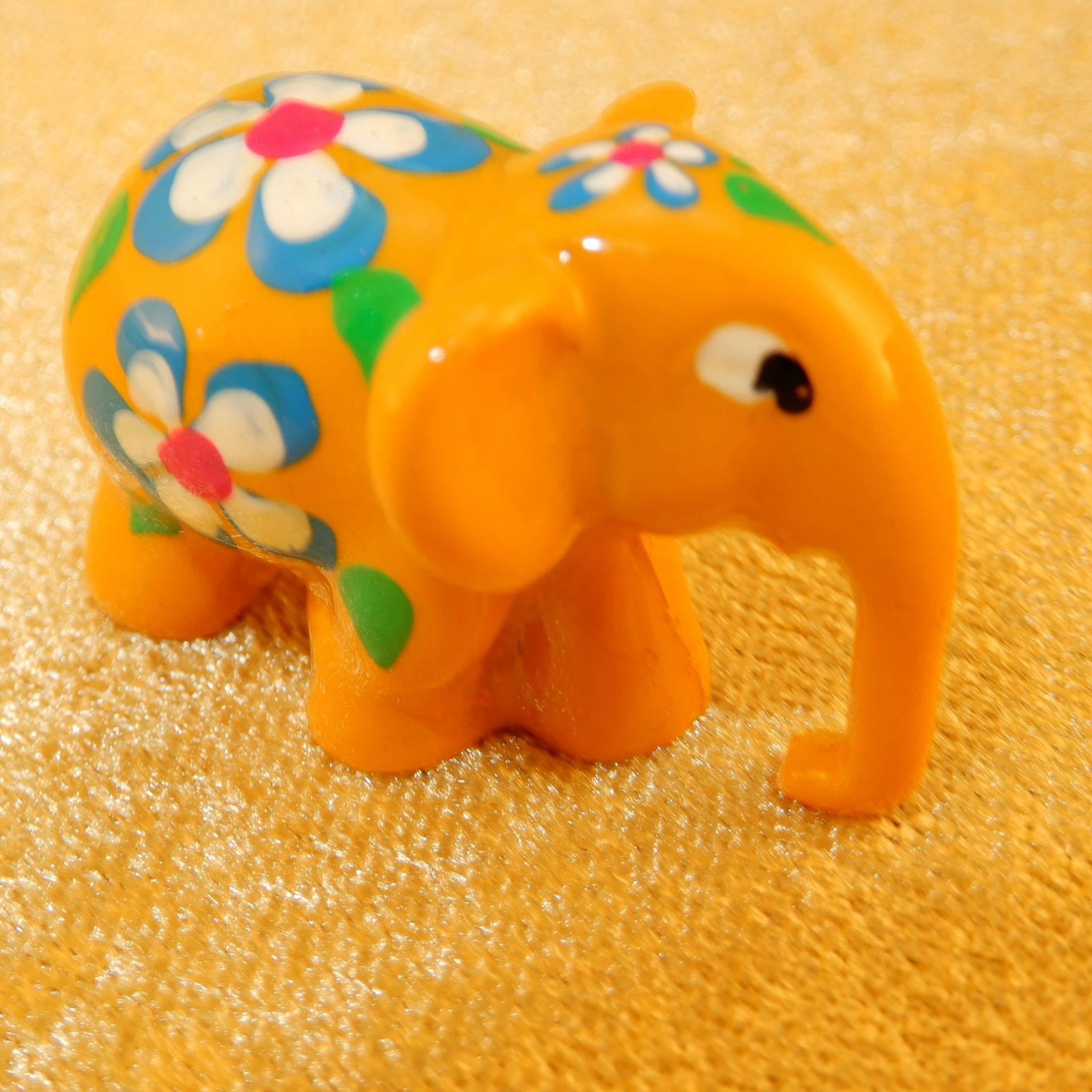 Hand-painted elephant statuette Bawah Kuning