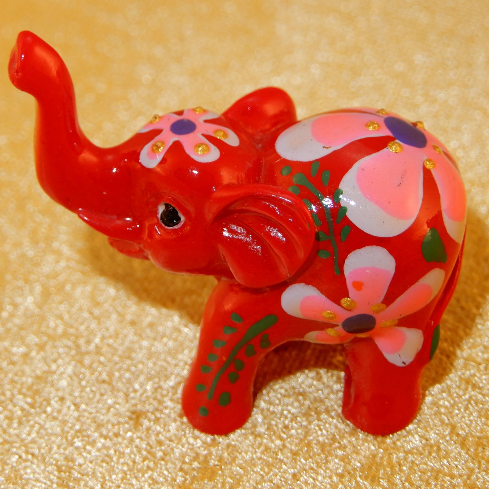 Hand-painted elephant statuette Belal Merah