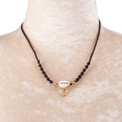 Macramé necklace with a Kauri shell - Kaleo Brown