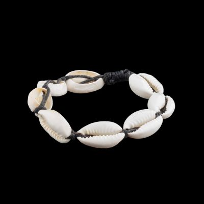 Macramé bracelet on black string Shells Black