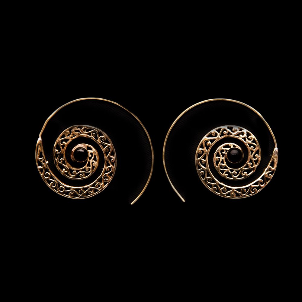 Brass earrings Saurya Onyx India