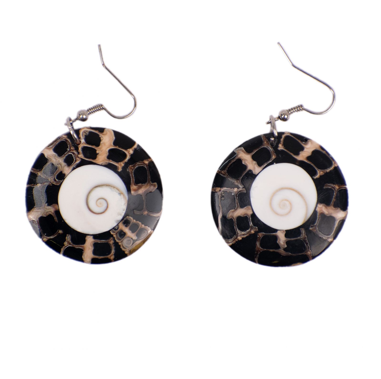 Shell earrings Black Aura Indonesia