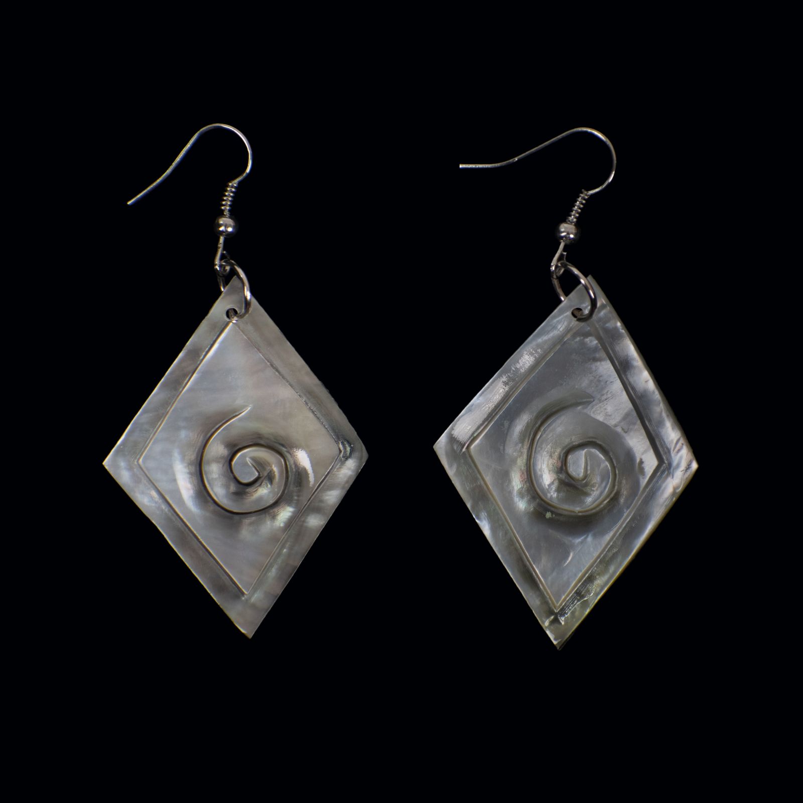 Shell earrings Nacreous Rhombus Indonesia