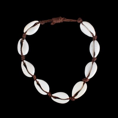 Macramé bracelet with Kauri shells - Luanna Brown