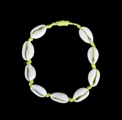 Macramé bracelet with Kauri shells - Luanna Light Green
