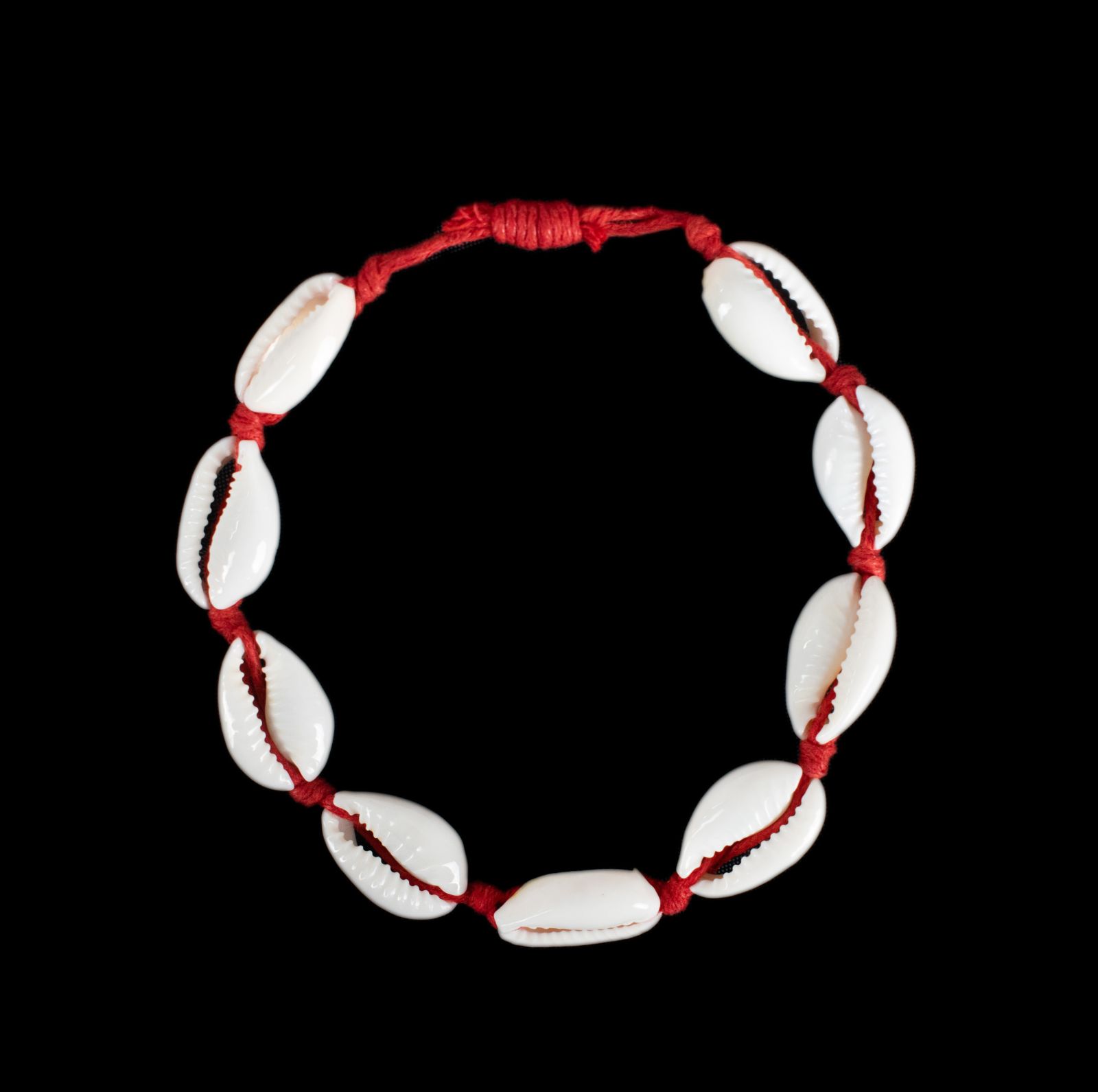 Macramé bracelet with Kauri shells - Luanna Red Thailand