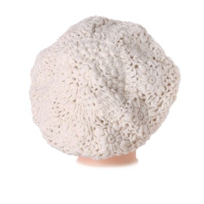 Crocheted beret Laras White